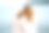 红头发的学长母亲和她成年后美丽的女儿一起走在海边。图片下载
