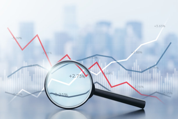 分析商业和经济数据。图片下载