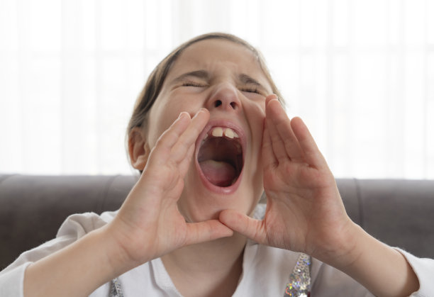 大喊大叫图片下载