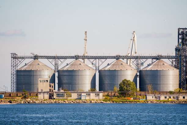 港口的谷物仓库图片下载