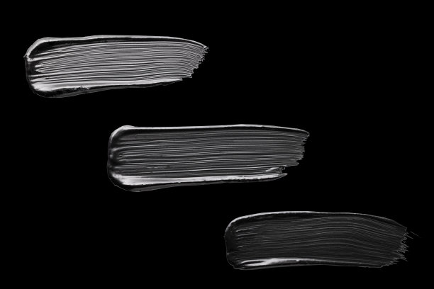 黑色背景上的黑色睫毛膏图片下载