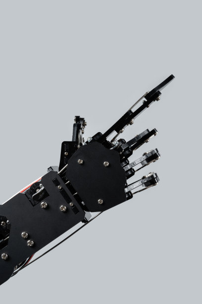 真正的机器人的手指着或推着什么东西。人工智能开发和机器人过程自动化的概念图片下载