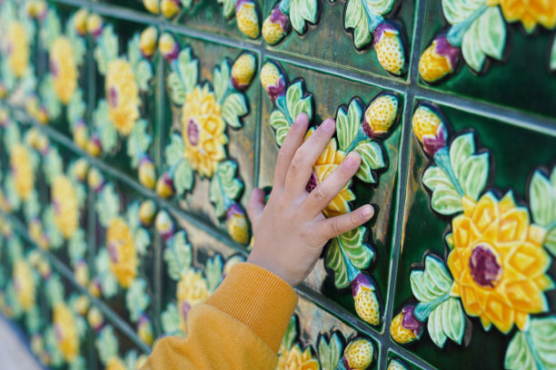 传统葡萄牙瓷砖Azulejo和手图片下载
