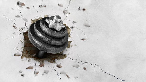 钢质哑铃穿过水泥墙。锻炼概念力量，力量图片下载