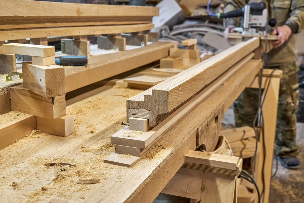 木工用手动铣床铣削木制扶手图片下载