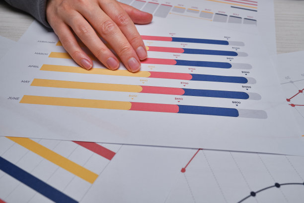 财务图表、统计图表和数据。年度报告，信息图表。经济报告、会计。成长分析，商业成功。分析和管理。投资与技术图片下载