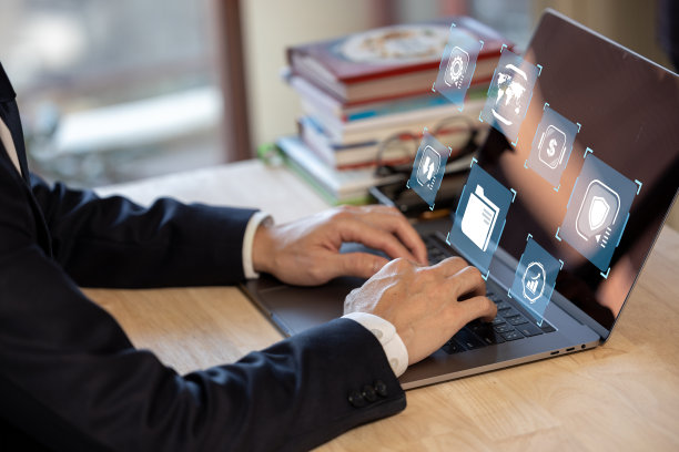 在电脑上使用商务分析和数据管理系统，制作与数据库连接的KPI和指标报告。公司的财务、运营、销售、市场战略。图片下载