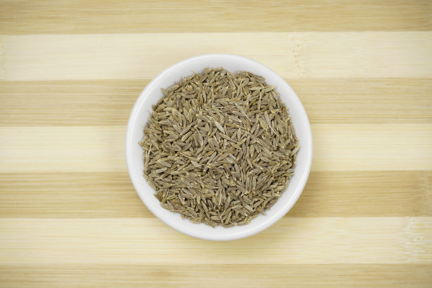 碗中藏茴香籽俯视图图片下载