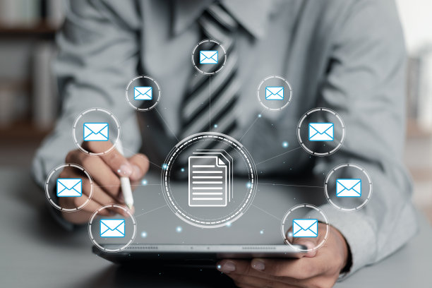 通过电子邮件发送批量文档，在线人际网络。正在进行的直销项目，希望通过邮件发送的客户名单。图片下载