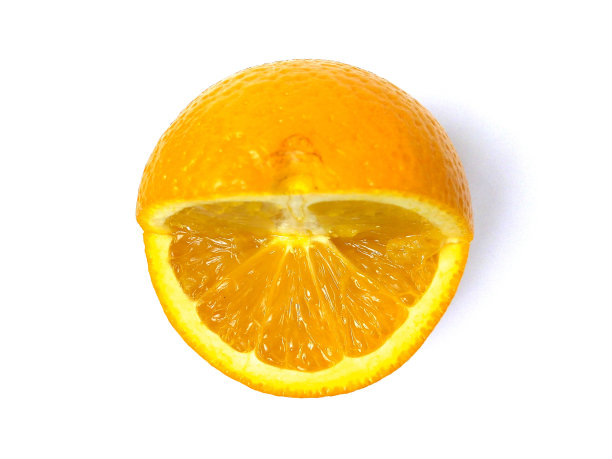 一片成熟的橙子，孤立在白色的背景上。图片下载