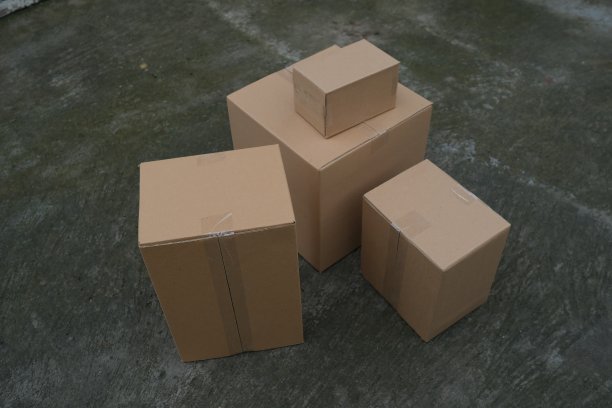 一堆棕色纸板箱的照片图片下载