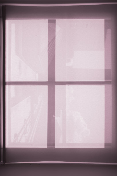 带粉色窗帘的窗户图片下载