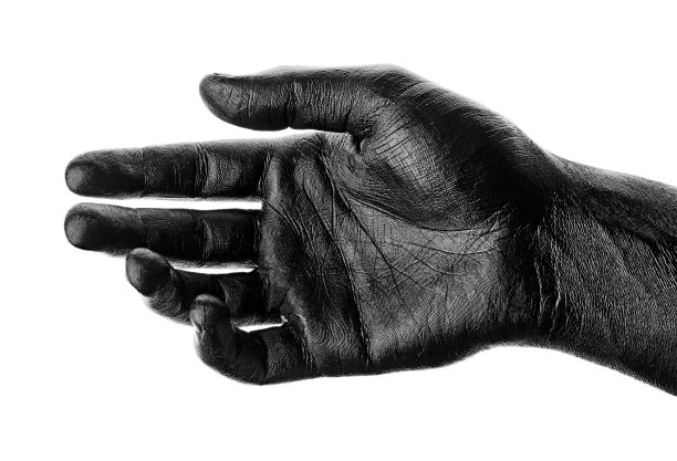 白色背景上的黑色手，孤立油漆。 黑色背景上孤立的男性手。 手显示符号和手势。图片下载