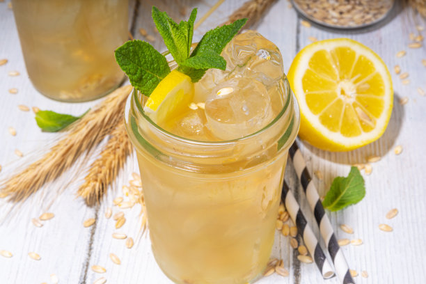 大麦或柠檬水饮料图片下载