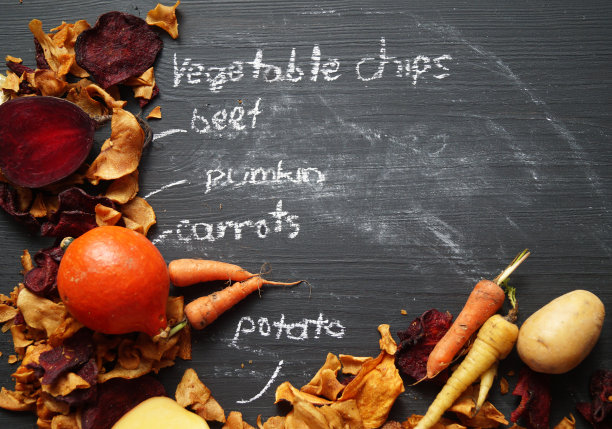 各种蔬菜做成的薯片图片下载