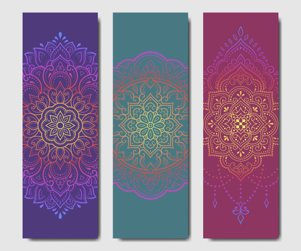 一套设计瑜伽垫。荷花图案、曼陀罗以东方风格装饰运动器材。色彩缤纷的印度民族饰品，营造心灵宁静。卡片、海报、印刷品的装饰。图片下载