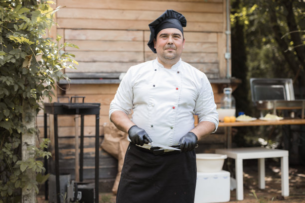 带厨刀的厨师图片下载