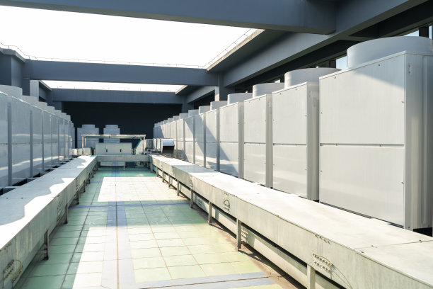 楼顶的商用中央空调设备图片下载