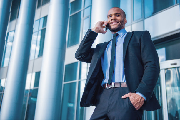 带小玩意的商人图片下载