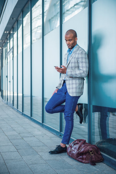 带小玩意的商人图片下载