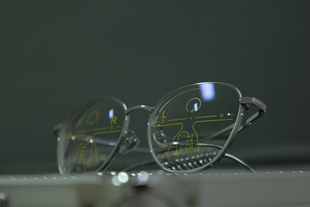 眼镜渐进透镜图片下载