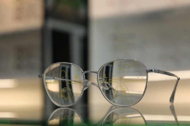 眼镜渐进透镜图片下载