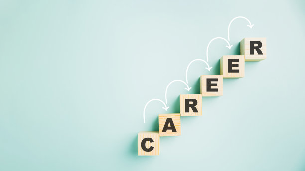 木质立方体，上面写着CAREER图片下载