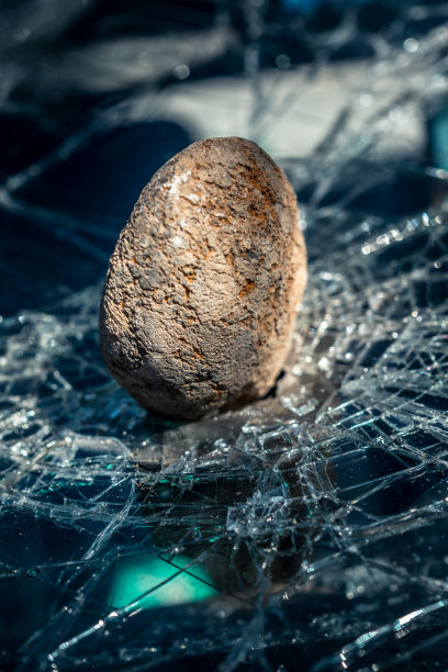 破碎的汽车玻璃图片下载