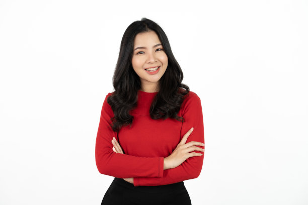 美丽的年轻亚洲女孩思考和向上看。内容的概念思考未来孤立在白色背景上。图片下载