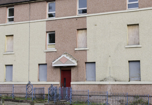 格拉斯哥港贫困住宅区的委员会公寓存在许多社会福利问题图片下载