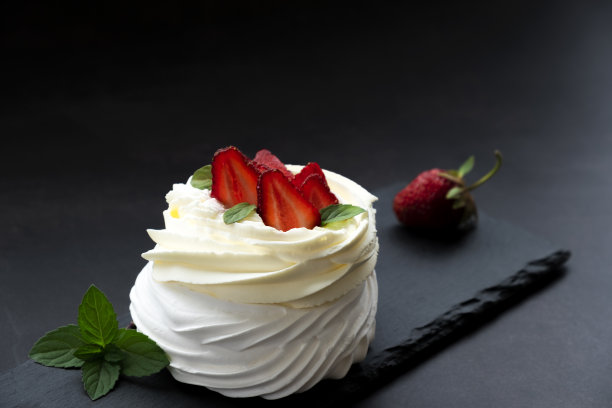 奶油蛋白甜饼甜点图片下载