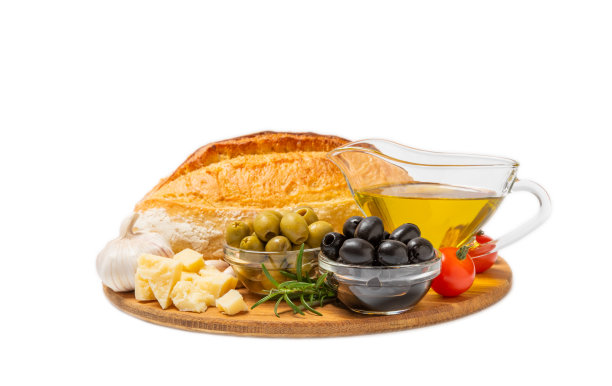 ciabatta，橄榄油和橄榄，覆盆子香草，香料，大蒜，圣女果，帕尔马干酪和ciabatta面包在白色背景中分离。健康食品理念，美味。图片下载