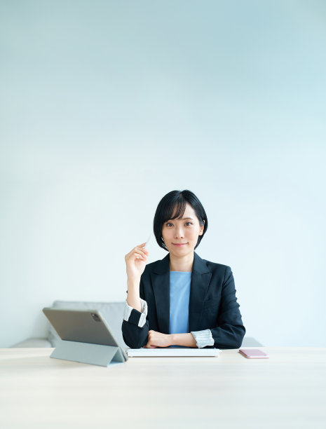 一个工作的女商人的肖像图片下载