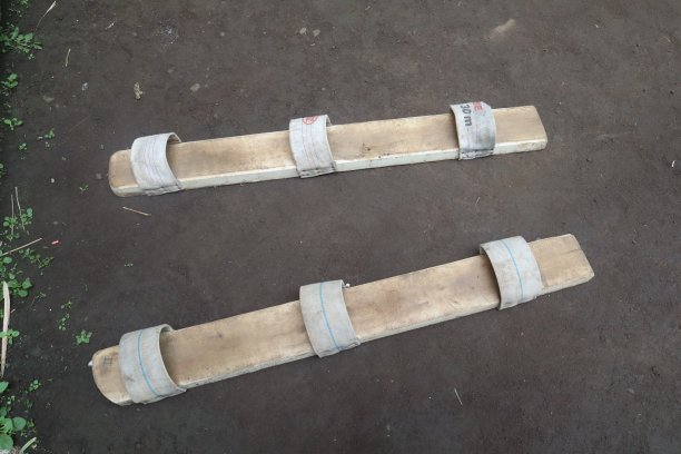 传统的儿童游戏(Bakiak)由竹子制成图片下载