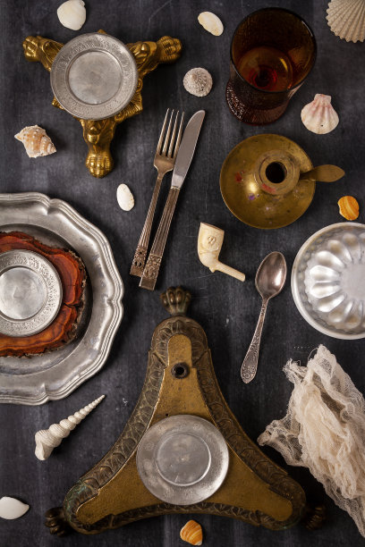 黑色黑板背景上的各种古董图片下载