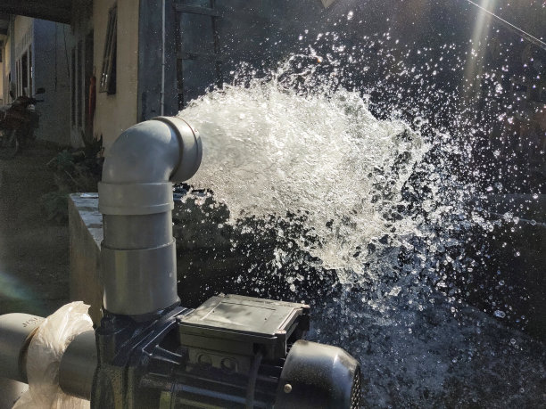 照片中干净的水源流动干净图片下载