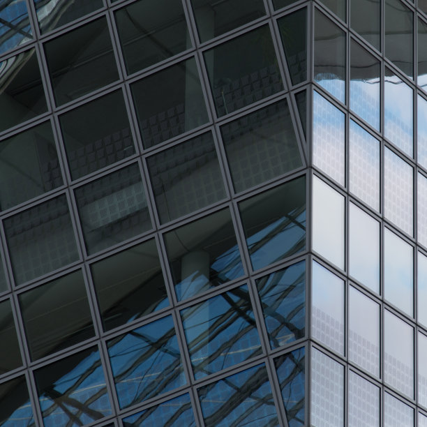 一个抽象的现代建筑的全画幅照片图片下载