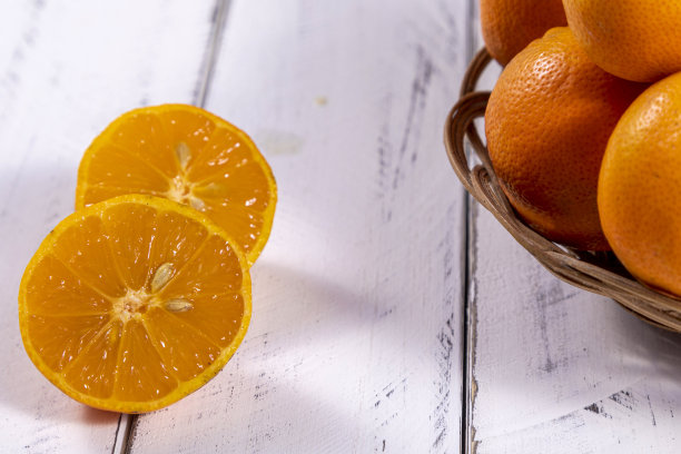 Rangpur, Citrus × limonia或Citrus reticulata × medica，有时被称为Rangpur lime, mandarin lime或lemandarin，是柑桔和香橼的杂交品种。图片下载