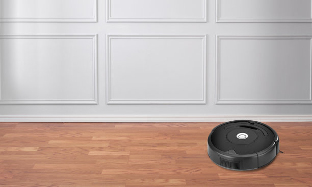 空房间里的机器人真空吸尘器图片下载