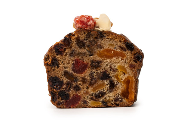 有干果、葡萄干、杏仁、草莓干的蛋糕。图片下载