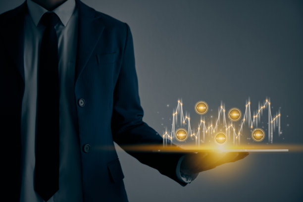 商人持有平板电脑和股票市场图表和数字价值复古色调图片下载