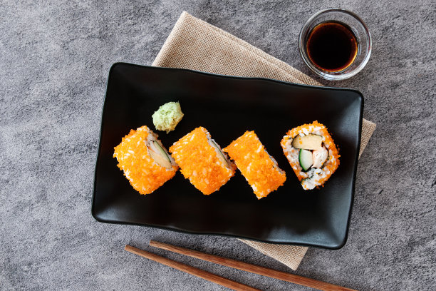 加州真木日本料理，黑色盘子，即食图片下载