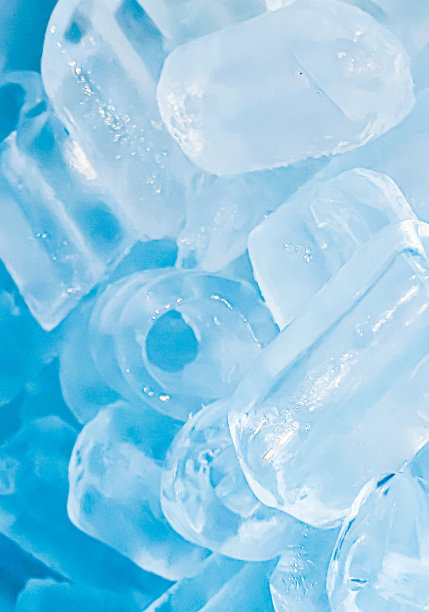 冰块的背景，冰块的纹理，冰块的壁纸，让我感觉清新，感觉很好。在夏天，冰和冷饮会让我们感到放松，适合饮料或茶点业务。图片下载