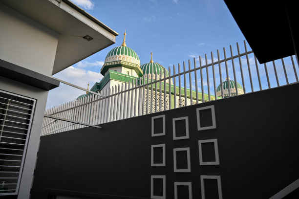 从房子里看到清真寺的圆顶图片下载