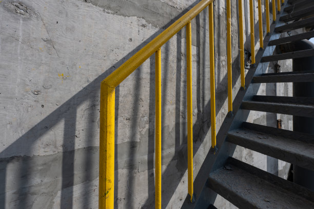 工业楼宇外的楼梯图片下载