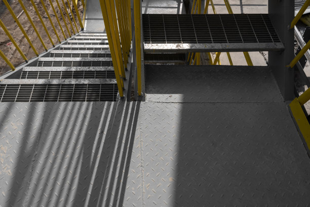 工业厂房的设备楼梯图片下载