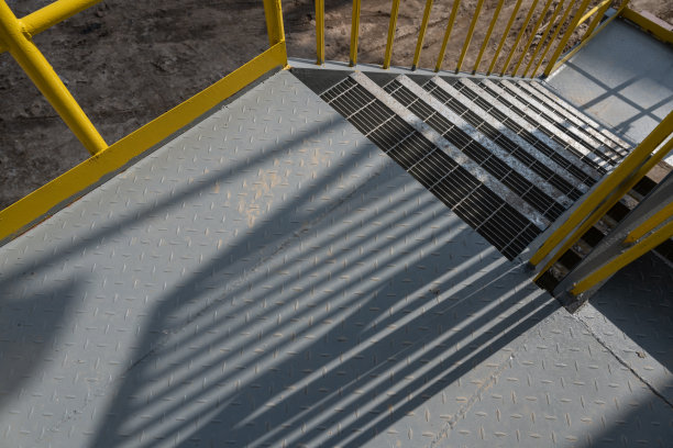 工业厂房的设备楼梯图片下载