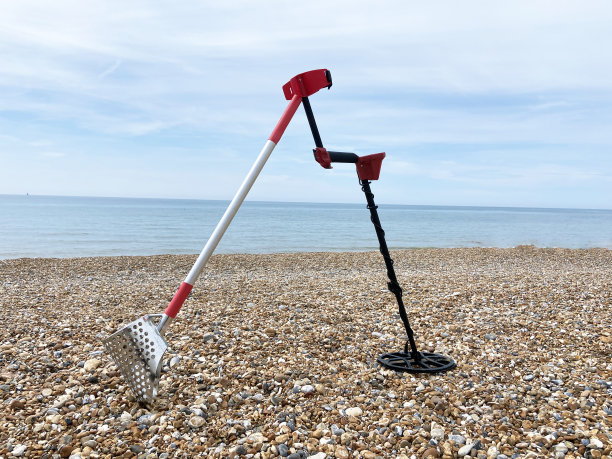 沙勺金属探测金属探测器海滩股票照片图片下载