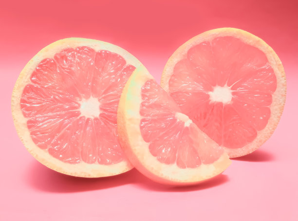 柑橘水果片在平静珊瑚背景。夏日水果图片下载