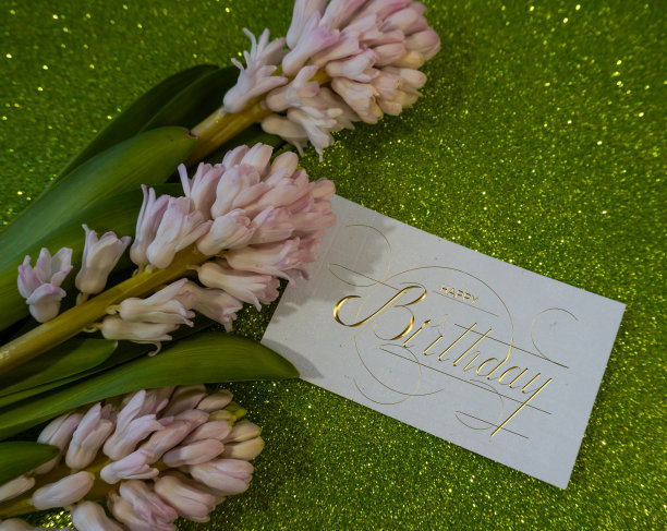 明信片，互联网的横幅，平铺着生日的问候，用题词——生日快乐图片下载